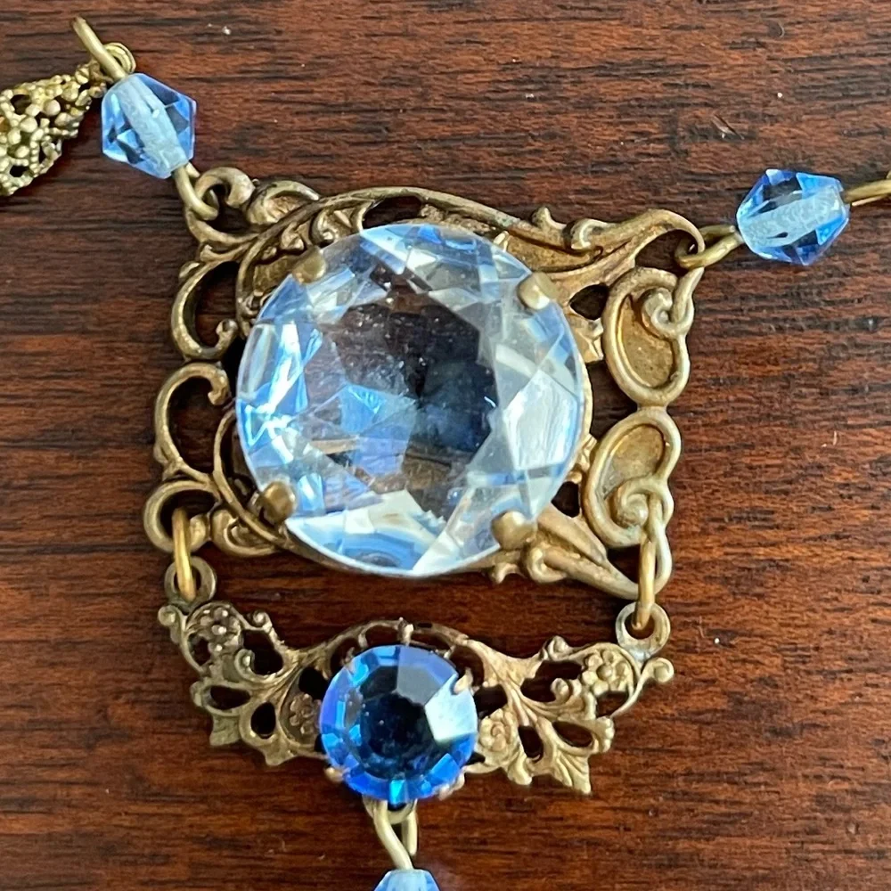 Original Art Deco 1920s blue crystal glass and brass pendant necklace - Picture 4 of 14